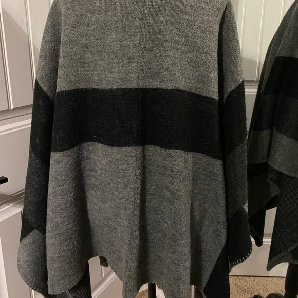 Reitmans Shall - Picture 2 of 2